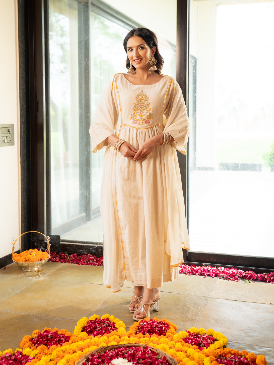 Off White Cotton Kurta Set With Embroidery