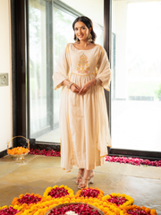 Off White Cotton Kurta Set With Embroidery