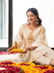 Off White Cotton Kurta Set With Embroidery