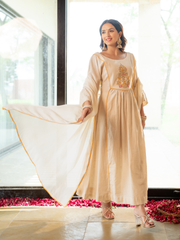 Off White Cotton Kurta Set With Embroidery